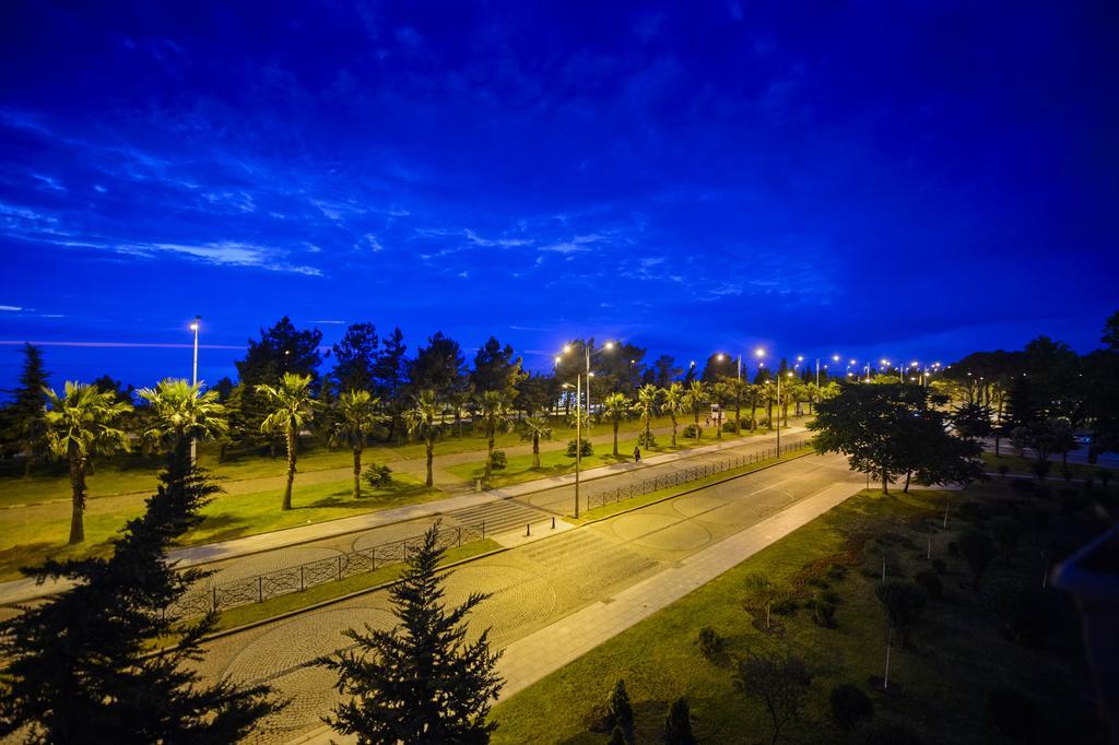 Seaside Luxury Apartment Batumi Bagian luar foto