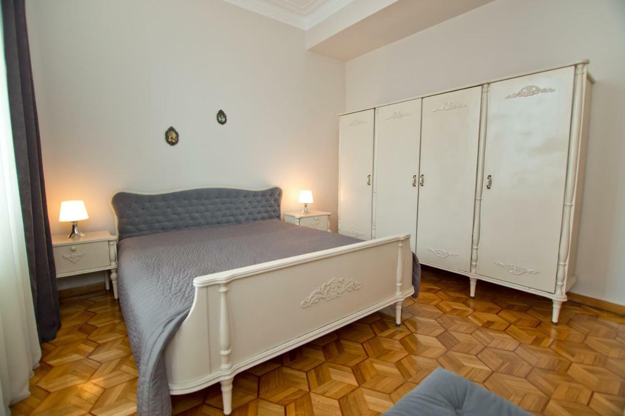 Seaside Luxury Apartment Batumi Bagian luar foto