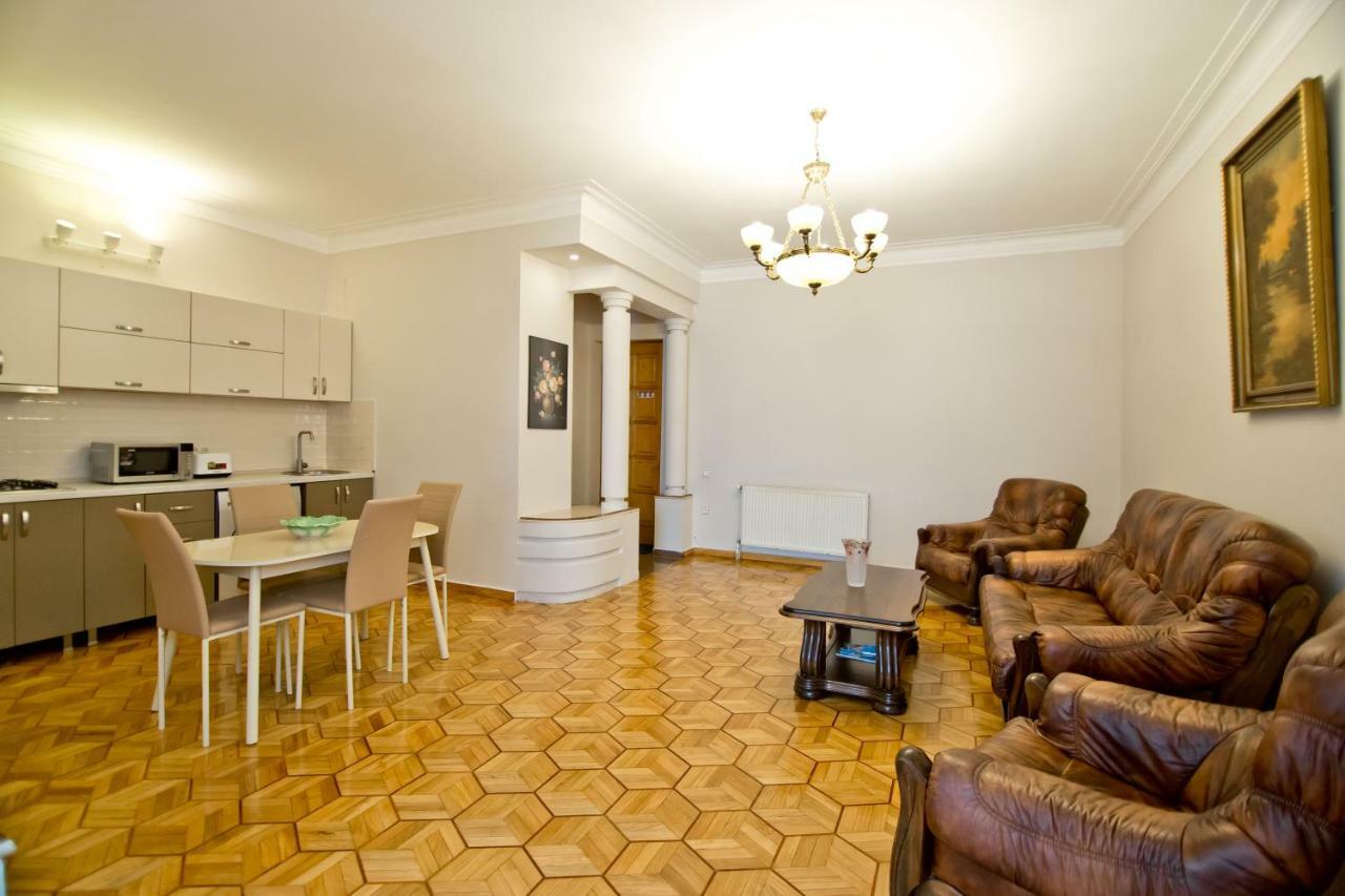 Seaside Luxury Apartment Batumi Bagian luar foto