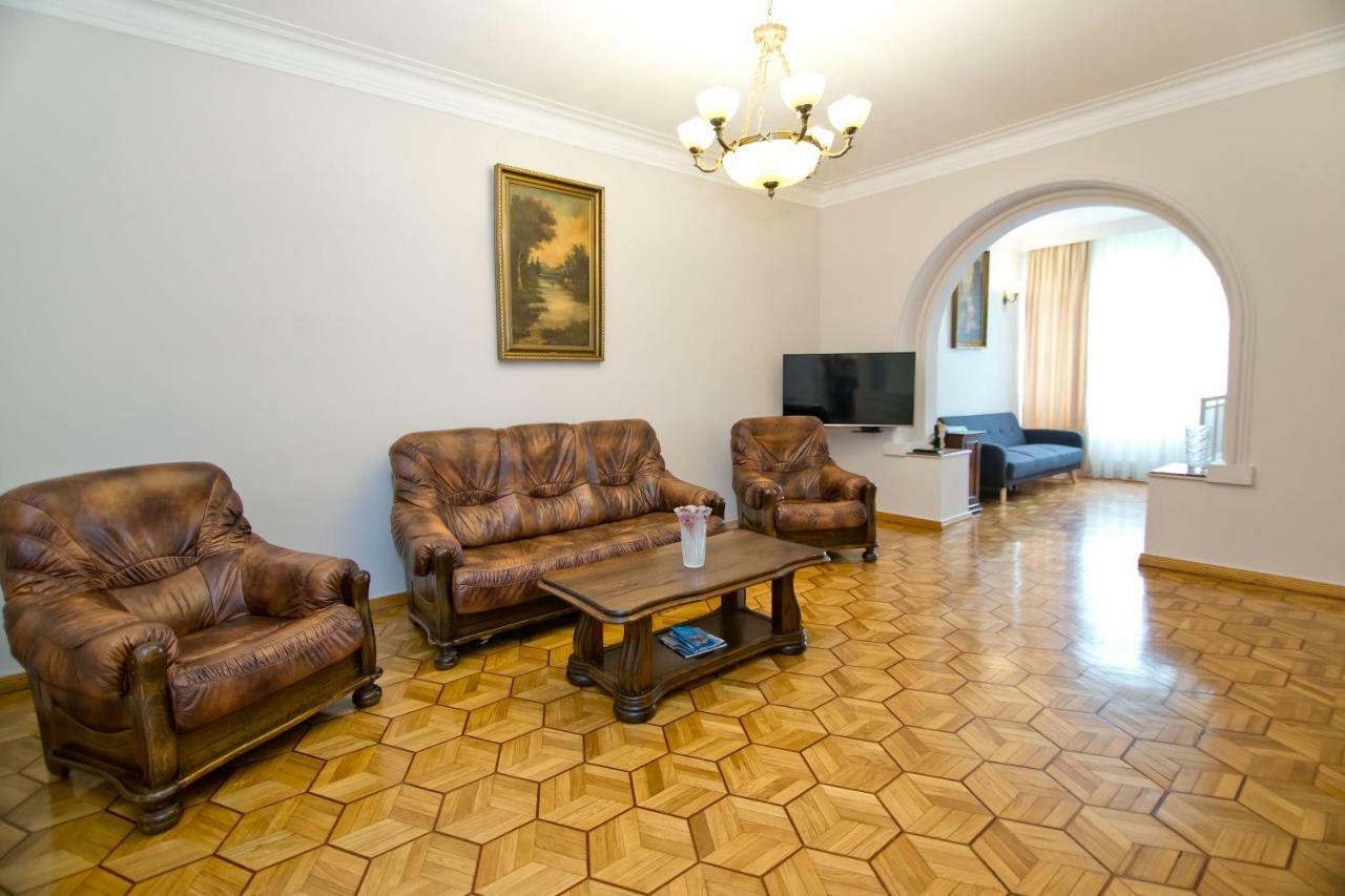 Seaside Luxury Apartment Batumi Bagian luar foto