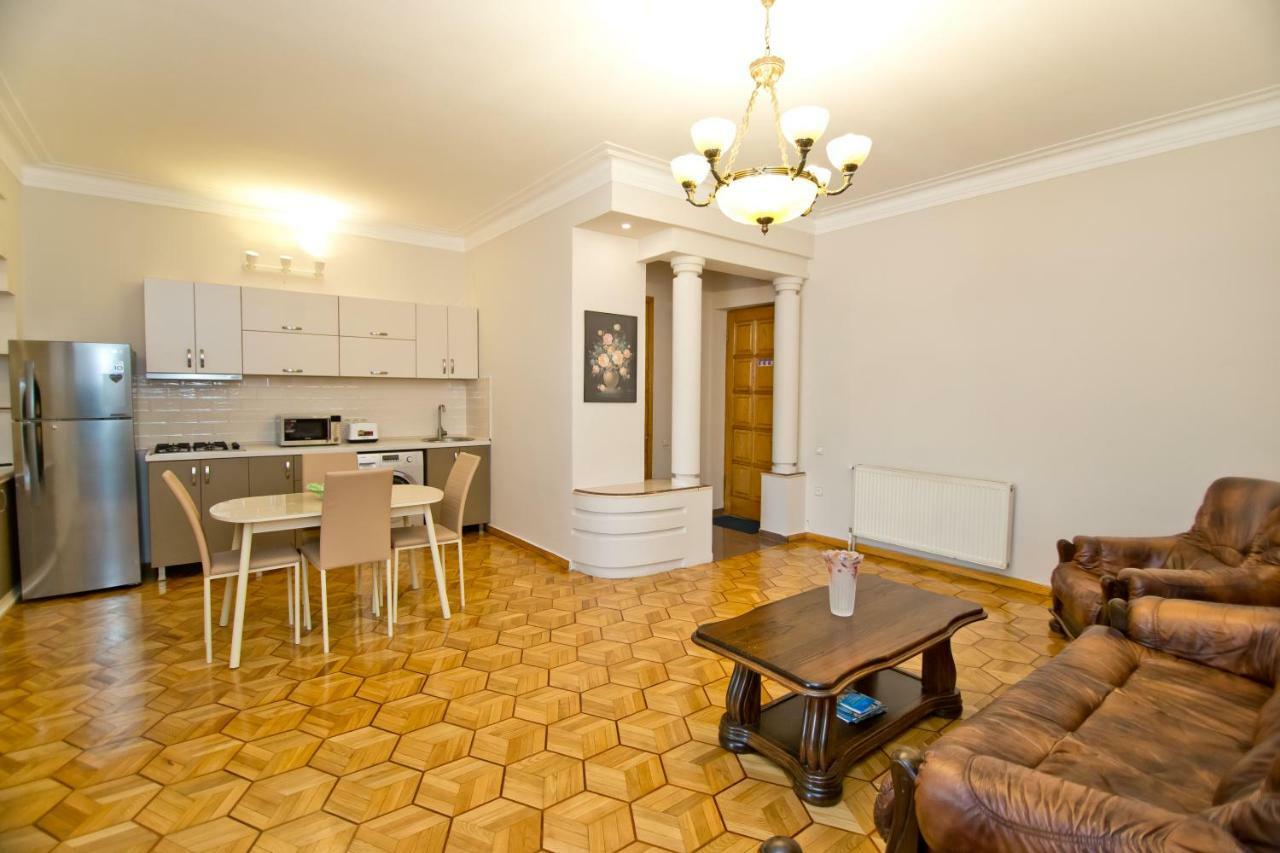 Seaside Luxury Apartment Batumi Bagian luar foto